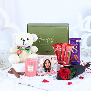 Gift Box items in FNP Box of Joy 