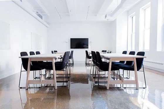 How Office Cubicles Have Evolved: From Privacy Pods to Collaborative Spaces 6 Office Designs 1
